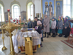 В Великую пятницу в храме святого мученика Иоанна Воина города Богучар совершили Великую вечерню и чин выноса Плащаницы