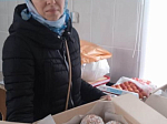 Благочиние организовало отправку пасхального угощения участникам СВО