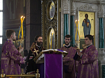 Глава Россошанской епархии совершил уставное вечернее богослужение в Свято-Ильинском кафедральном соборе