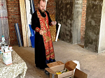 Иерей Ярослав Манохин совершил чин благословения при начале сеяния в строящемся храме Покрова Пресвятой Богородицы села Новобогородицкое