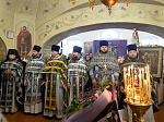 В пятницу 2-й седмицы Великого поста правящий архиерей совершил Литургию Преждеосвященных Даров в Казанском храме с. Гнилое