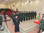 Священник поздравил курсантов с принятием воинской присяги