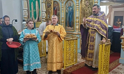 В день празднования памяти святых 40 мучеников Севастийских в Успенском храме села Трехстенки была совершена Божественная литургия