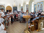  Благочинный совершил молебен на начало нового учебного года и вручил детям подарки в рамках акции «Собери ребенка в школу»