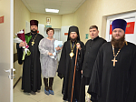 Правящий Архиерей поздравил руководство, медперсонал и рожениц акушерского отделения Павловской районной больницы с Рождеством Христовым и Новолетием
