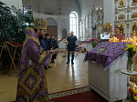 В понедельник третьей седмицы Великого поста Правящий Архиерей совершил Литургию Преждеосвященных Даров в храме святителя Митрофана Воронежского села Верхний Мамон