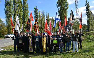 У поклонного креста при въезде в Каменку совершен традиционный братский молебен