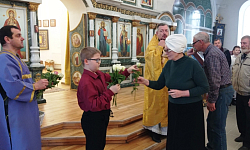 В Казанском храме г. Павловск поздравляли мам с праздником — Днем матери