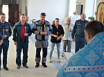 В праздник иконы «Неопалимая Купина» сотрудники МЧС помолились на молебне в Казанском храме Павловска