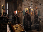 Правящий Архиерей совершил утреню Великого Пятка с чтением двенадцати Страстных Евангелий в Ильинском кафедральном соборе