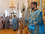 Епископ Дионисий 21 июля, в день празднования Казанской иконы Божией Матери, совершил Божественную литургию в Казанском храме пгт Каменка, центре Каменского благочиния
