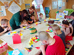В воскресной группе при храме Архистратига Божия Михаила села Воробьевка состоялся мастер-класс по изготовлению подарков ко Дню матери