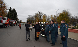 Священник в Богучарском благочинии освятил пожарные машины
