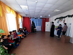 Представители благочиния поздравили с Рождеством воспитанников социально-реабилитационного центра