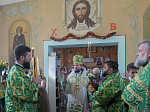 В праздник Святой Троицы Правящий Архиерей совершил Литургию в Свято-Троицком храме г. Россоши