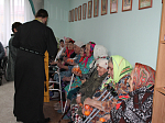 Новогодний молебен в доме престарелых и инвалидов поселка Писаревка