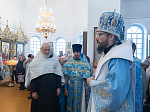 В праздник Казанской иконы Божией Матери Преосвященнейший епископ Дионисий совершил Литургию в Казанском храме пгт. Каменка