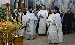 В праздник Рождества Христова в храме святого мученика Иоанна Воина города Богучар совершилась праздничная Божественная литургия