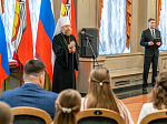Губернатор Воронежской области вручил семье клирика Россошанской епархии протоиерею Евгению и матушке Наталье Бей государственную награду