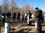 В храмах Богучарского благочиния совершили панихиду в День памяти жертв политических репрессий