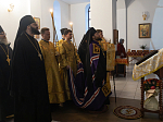 Епископ Дионисий совершил воскресное богослужение в Воскресенском соборном храме Белогорского мужского монастыря