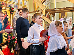 Дети и из местной школы выступили с пасхальными поздравлениями в храме села Петренково Острогожского района