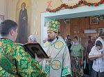 В праздник Святой Троицы Правящий Архиерей совершил Литургию в Свято-Троицком храме г. Россоши