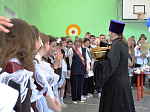 Настоятель Покровского храма посетил последний звонок в СОШ № 2 г. Павловск