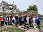 Состоялась паломническая поездка воспитанников воскресной группы и учащихся школы из села Воробьевка в Костомаровский Спасский монастырь