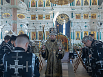 В пятницу Страстной седмицы епископ Дионисий совершил вечерню с выносом Плащаницы Спасителя в Ильинском кафедральном соборе г. Россошь