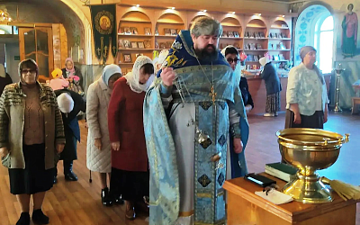 Протоиерей Евгений Бей возглавил богослужение в день иконы Божией Матери «Целительница»: совершены Литургия и молебен о тяжелоболящих детях и их родителях