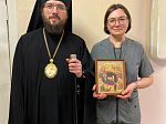 В Рождественский сочельник Преосвященнейший Дионисий, епископ Россошанский и Острогожский, посетил посетил акушерское отделение Россошанской районной больницы