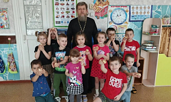 Настоятель Покровского храма посетил Шапошниковский детский сад
