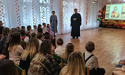 Клирик Свято-Ильинского кафедрального собора принял участие в торжественном мероприятии, организованном в детском саду № 10 г. Россошь в честь Дня матери
