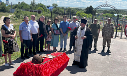 В Репьёвке было совершено перезахоронение останков воина, погибшего в годы Великой Отечественной войны