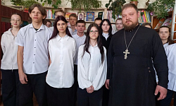 Учащиеся Новосотенской школы № 6 поговорили со священником о православной книге