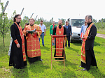 Преосвященнейший епископ Дионисий посетил плодопитомник "Острогожский" и Никольский храм поселка Центральное отделение совхоза "Острогожский"