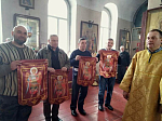 В Петропавловском храме совершили чин освящения хоругвий