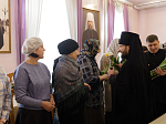 Епископ Россошанский и Острогожский Дионисий поздравил прекрасную половину приходского актива Ильинского кафедрального собора с праздником весны
