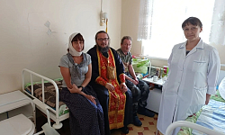 Настоятель храма во имя святой Параскевы Пятницы села Кривоносова поздравил медработников с профессиональным праздником