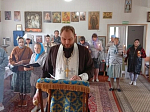 В Троицкую родительскую субботу в Богучарском благочинии помолились об усопших