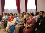 Священнослужитель принял участие в торжественном выпускном вечере с вручением аттестатов в Подгоренской школе № 1