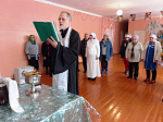 Священник на сельских приходах Богучарского благочиния совершил чин Великого освящения воды