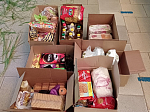 В Троицкую поминальную субботу настоятели храмов Острогожского благочиния привезли продукты в гуманитарный центр