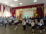 В День знаний благочинный Каменского района поздравил учащихся Каменской СОШ №1