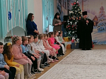 В святочные дни Рождества священник побывал в детском саду села Верхнего Мамона