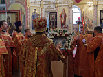 Епископ Россошанский и Острогожский Дионисий возглавил Божественную литургию в храме Архистратига Божия Михаила города Острогожска