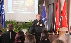 В Острогожске прошла встреча с лауреатом Патриаршей литературной премии Виктором Николаевичем Николаевым