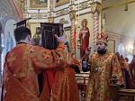 Епископ Россошанский и Острогожский Дионисий возглавил Божественную литургию в храме Архистратига Божия Михаила города Острогожска
