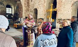 В храме Воздвижения Креста Господня села Манино Калачеевского района встретили престольный праздник